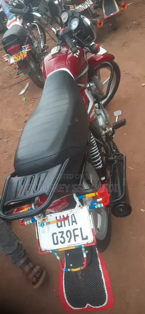 TVS HLX 125 2023 Red