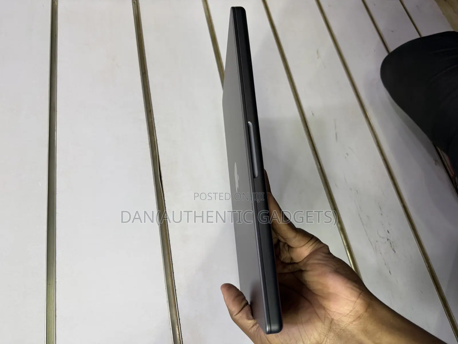 New Laptop Apple MacBook Pro 2025 M5 14-inch 32GB Apple M5 SSD 1T