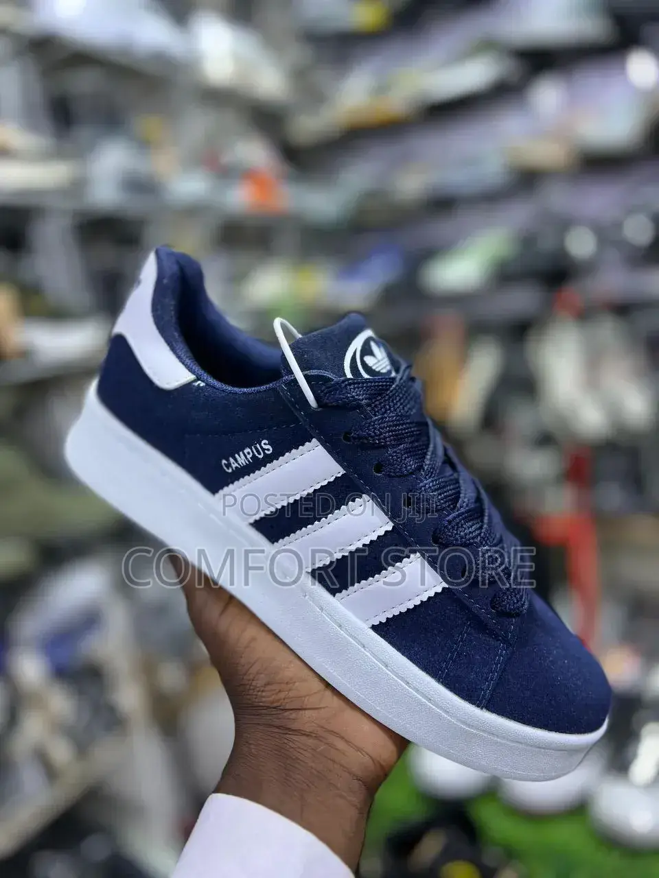 Classic Sneakers in Navy Blue With White Stripes