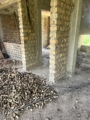 House On Sell At Namusera Hoima Road Njovu Estate