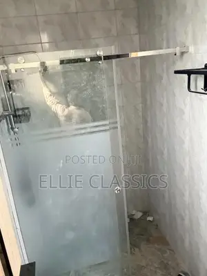 Straight Middle Frosted Shower Cabinet (Sliding)