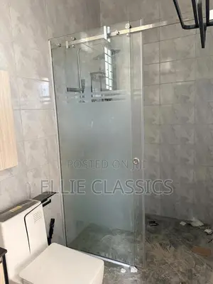 Straight Middle Frosted Shower Cabinet (Sliding)