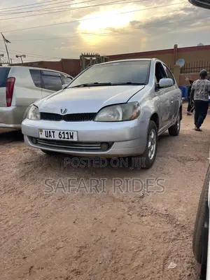 Toyota Platz 2000 Silver