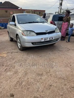 Toyota Platz 2000 Silver