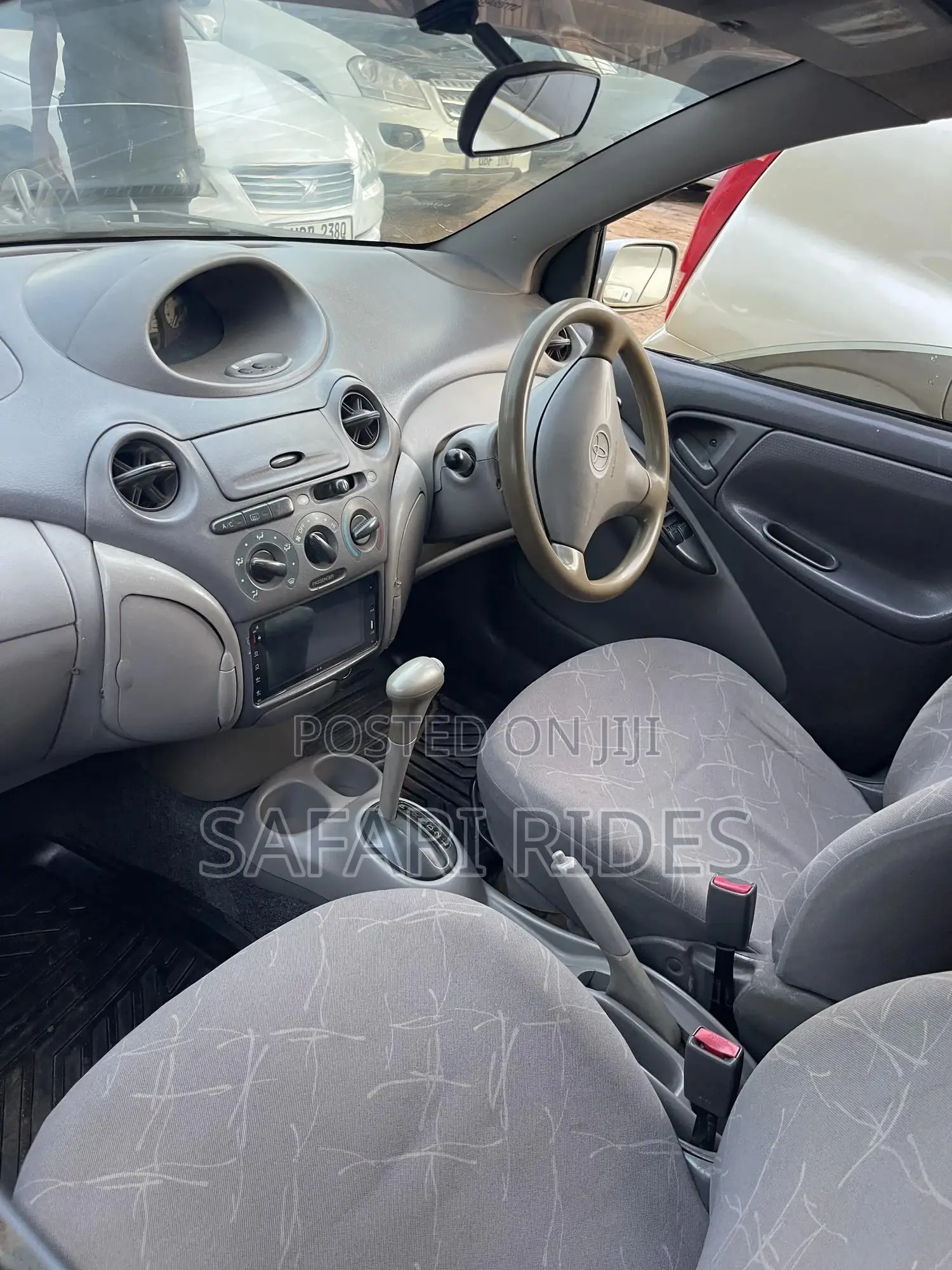 Toyota Platz 2000 Silver