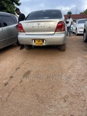 Toyota Platz 2000 Silver