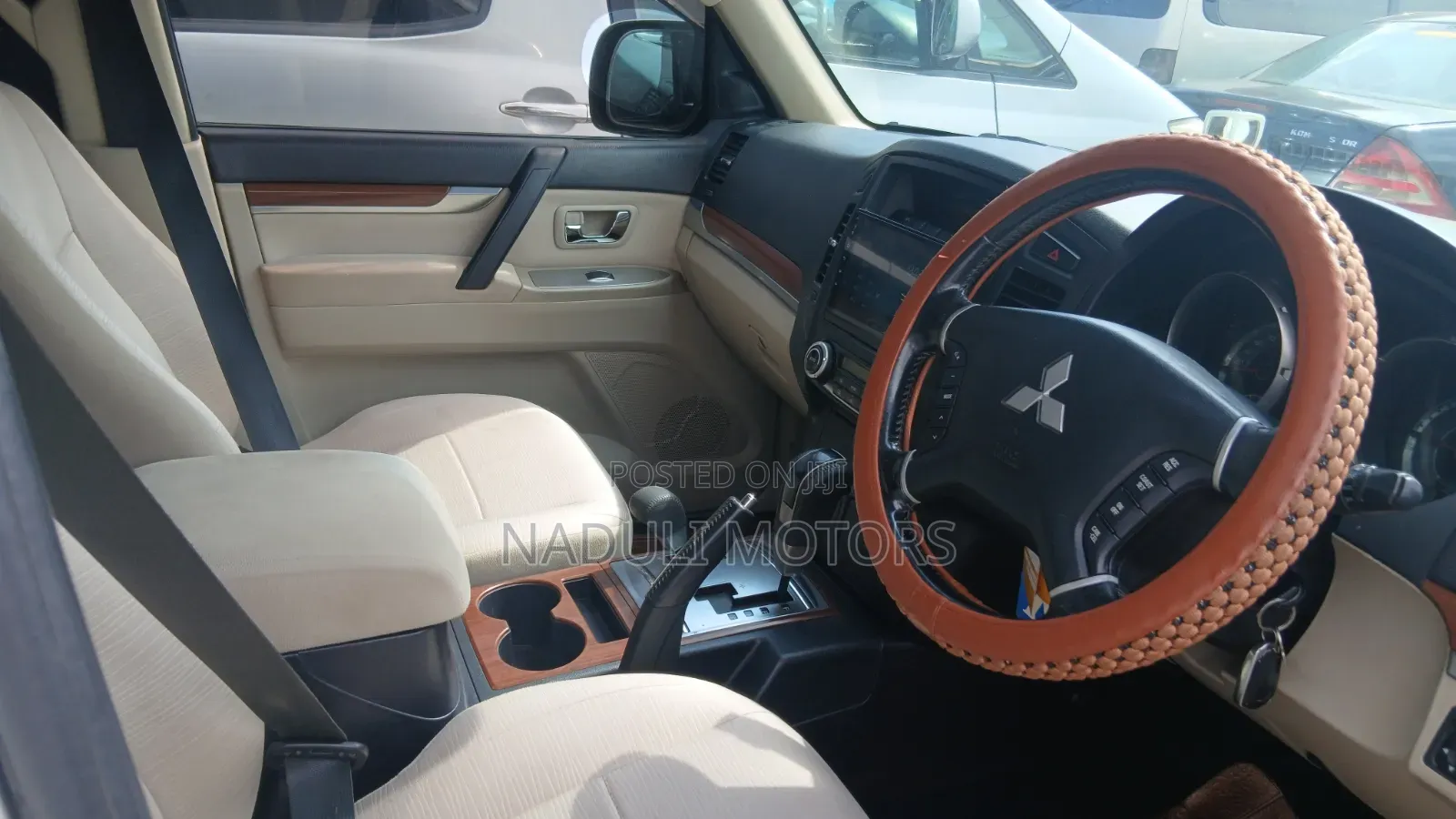 Mitsubishi Pajero 2011 White