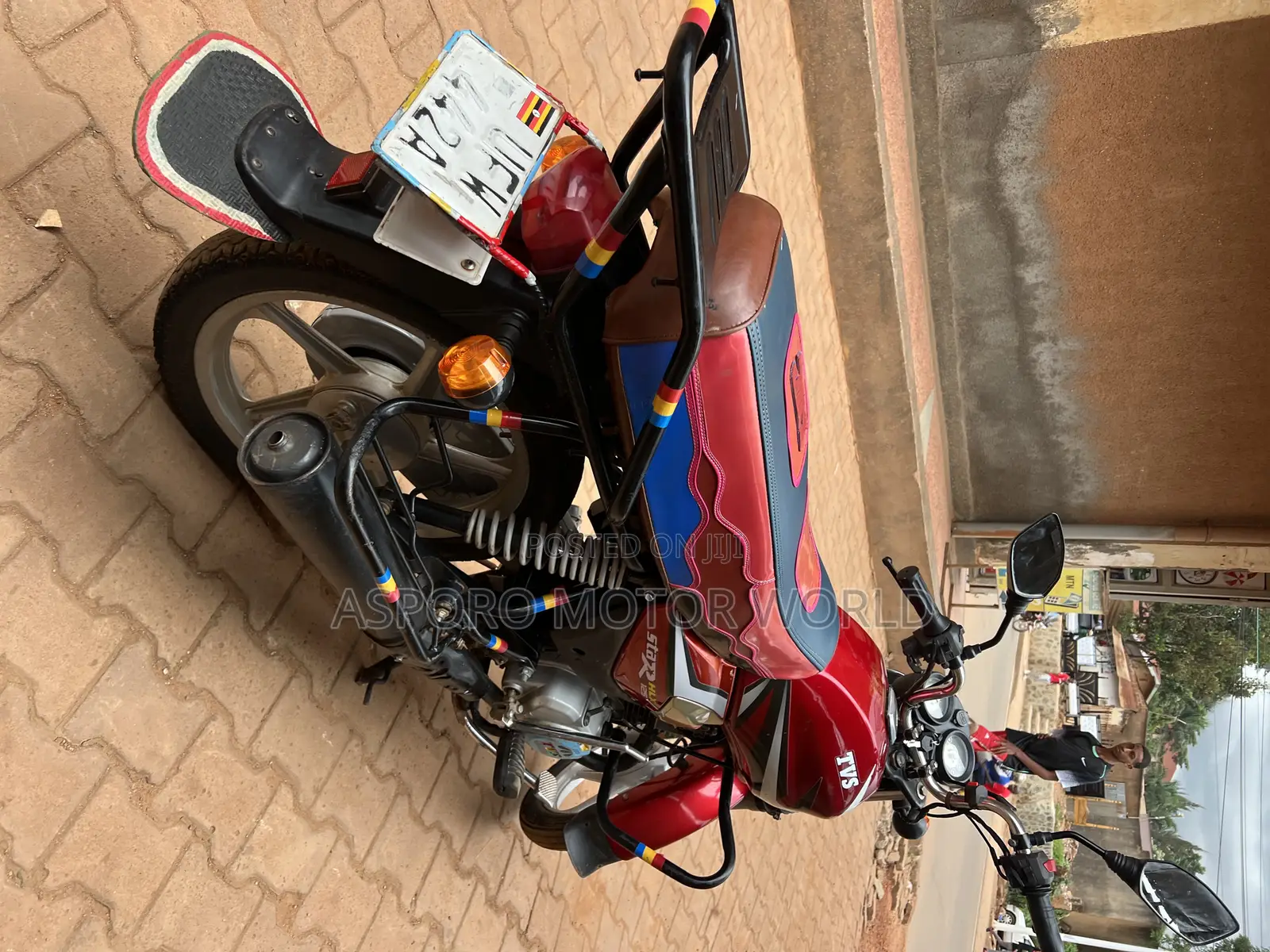 TVS HLX 125 2023 Red