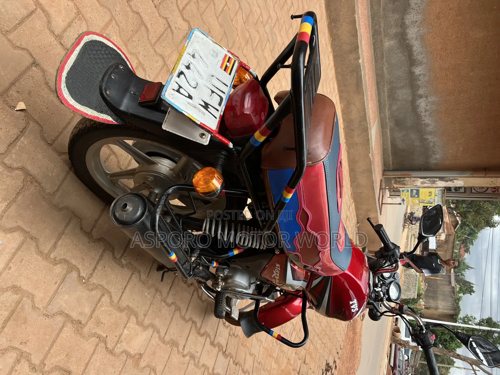 TVS HLX 125 2023 Red