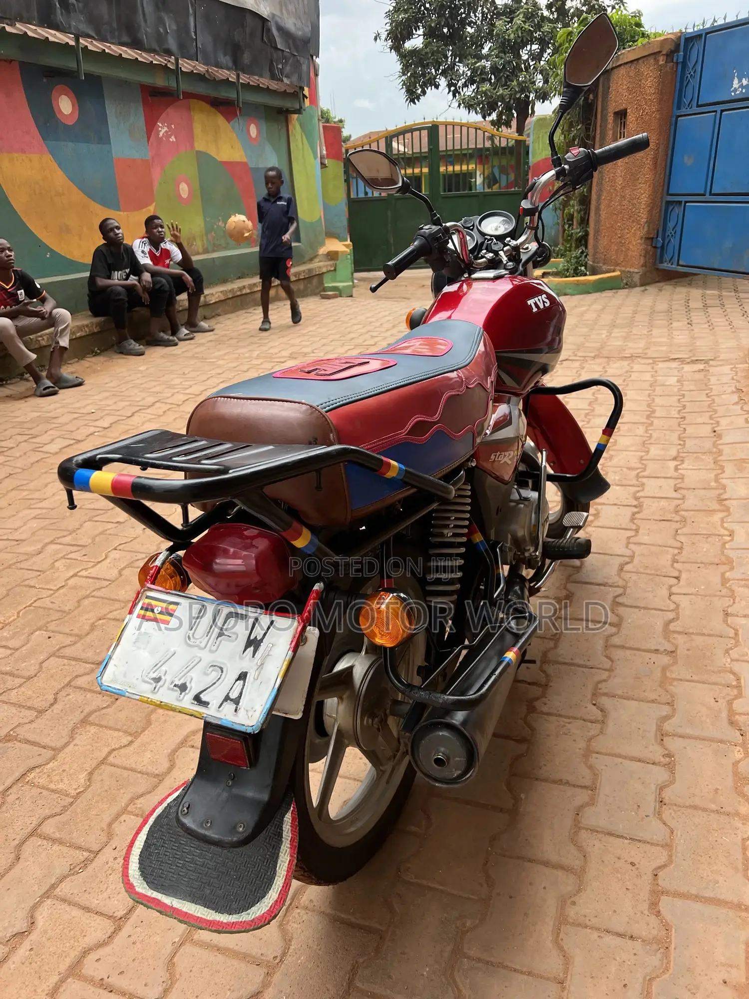 TVS HLX 125 2023 Red