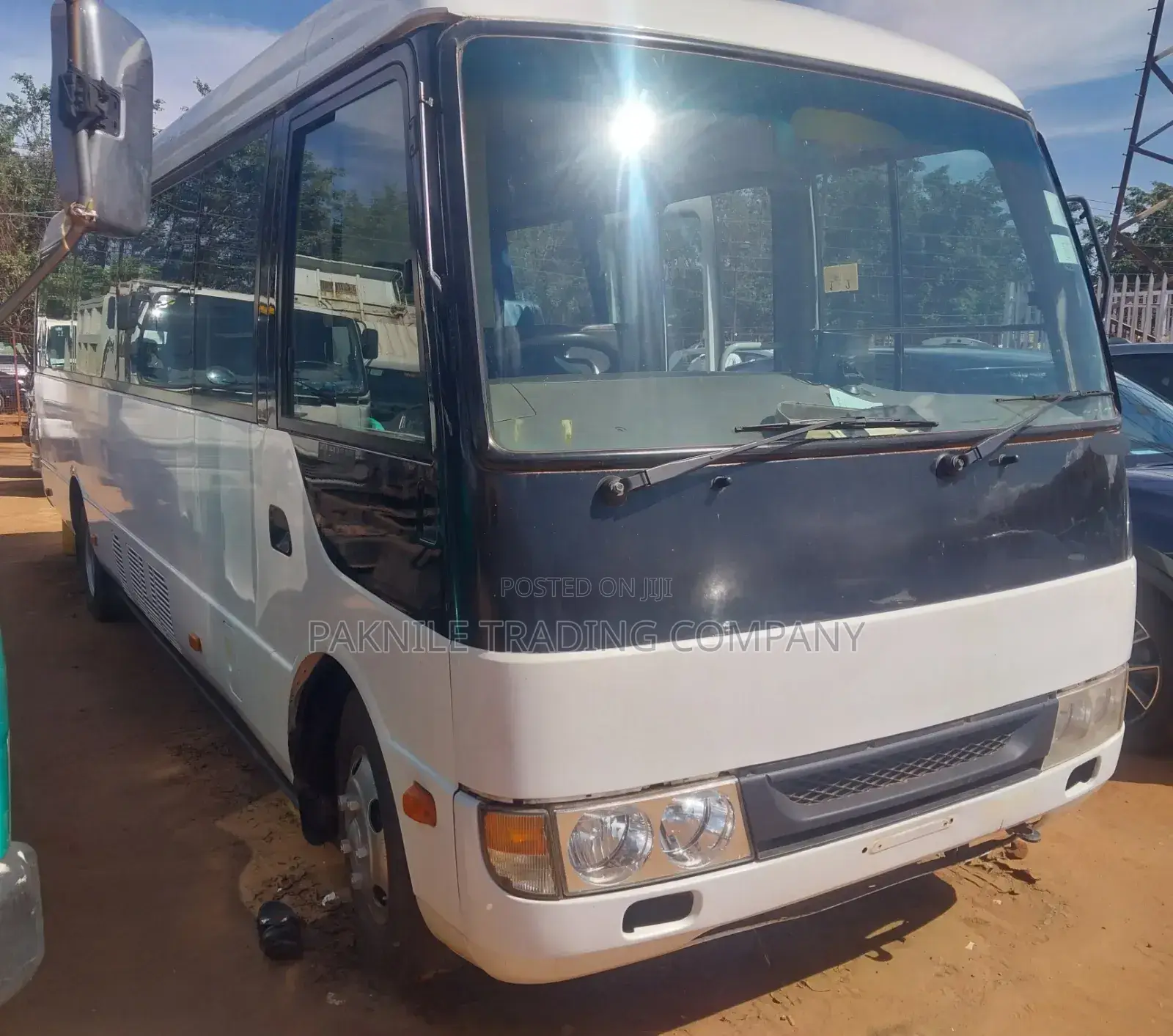 Mitsubishi Fuso Rosa 2016 White