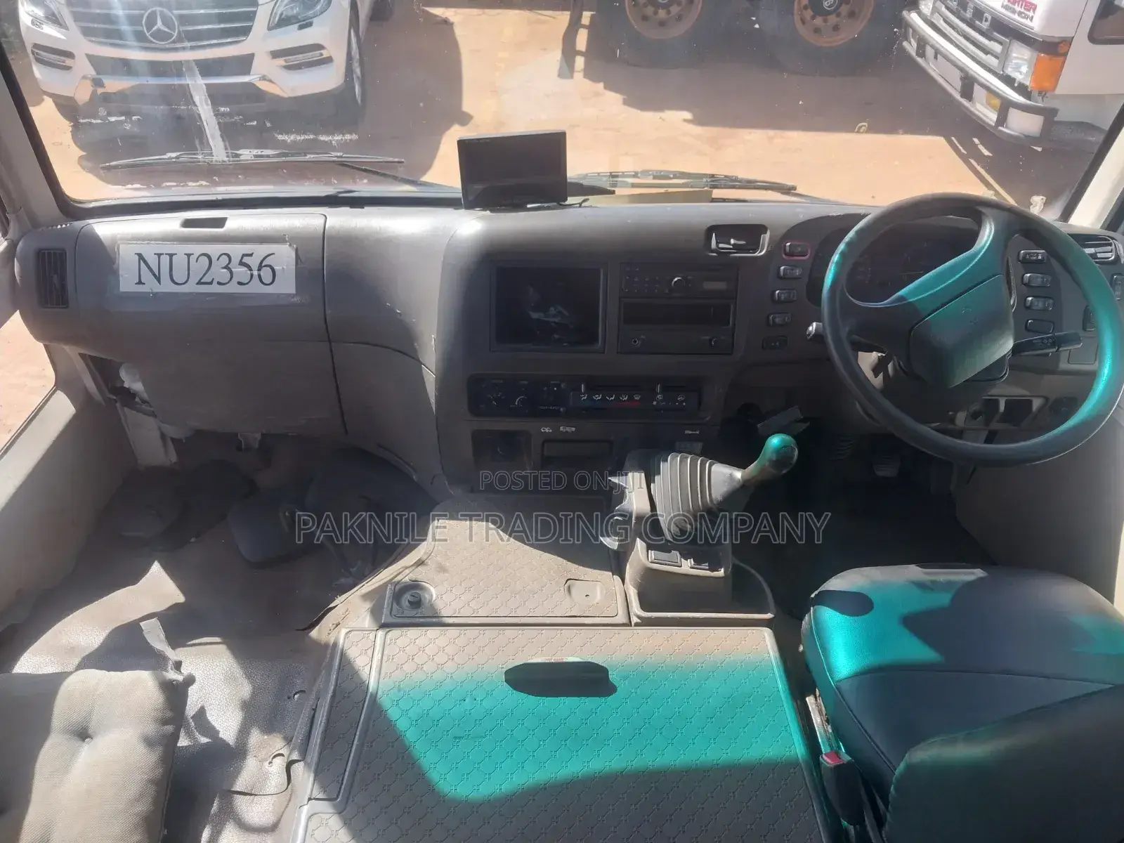 Mitsubishi Fuso Rosa 2016 White