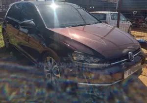 Volkswagen Golf 2017 Maroon
