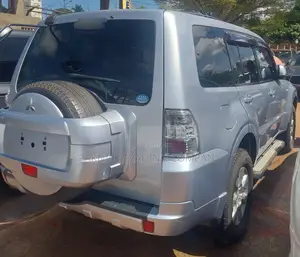 Mitsubishi Pajero 2015 Silver
