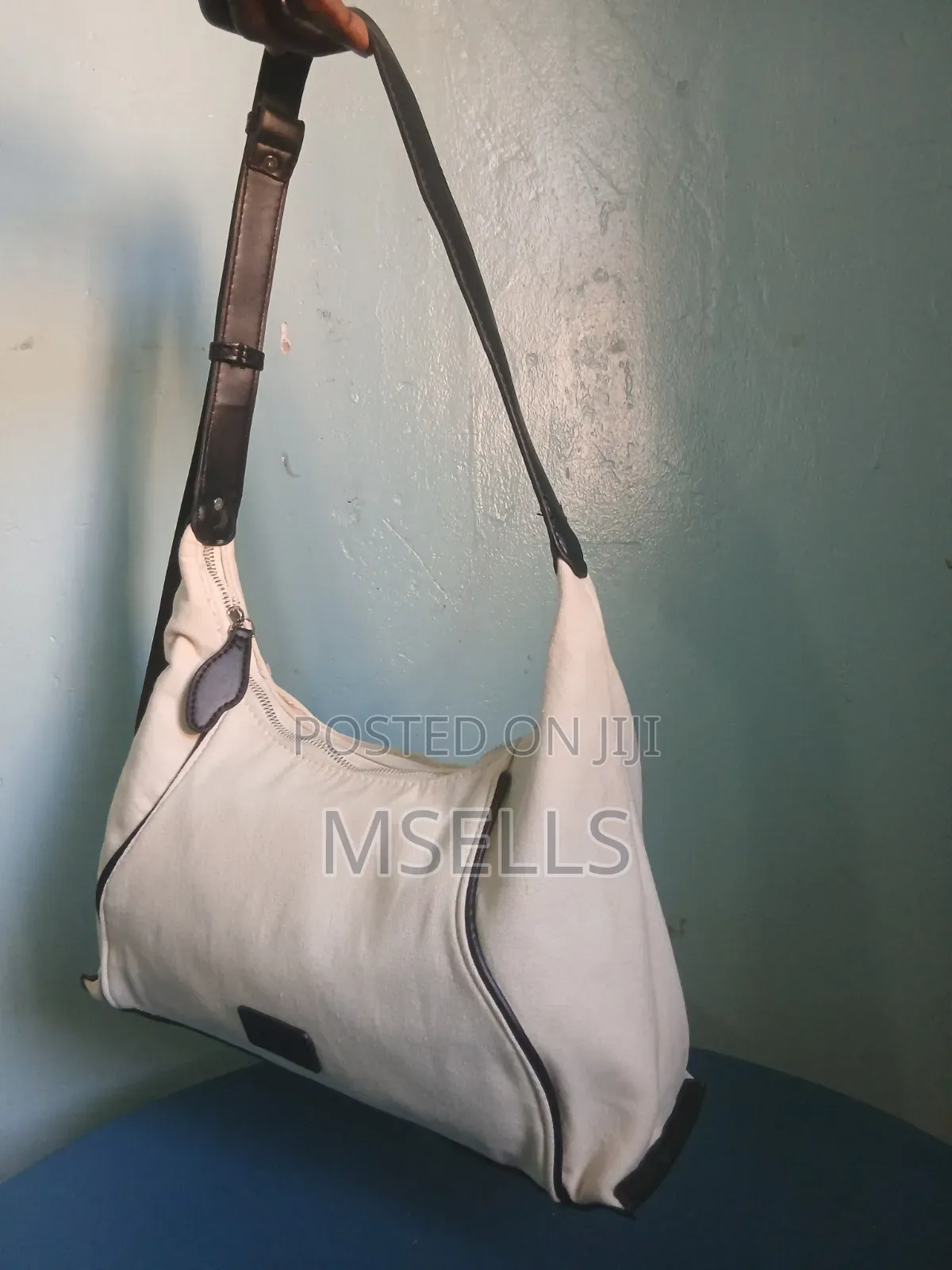 Shoulder Bag (Off White)