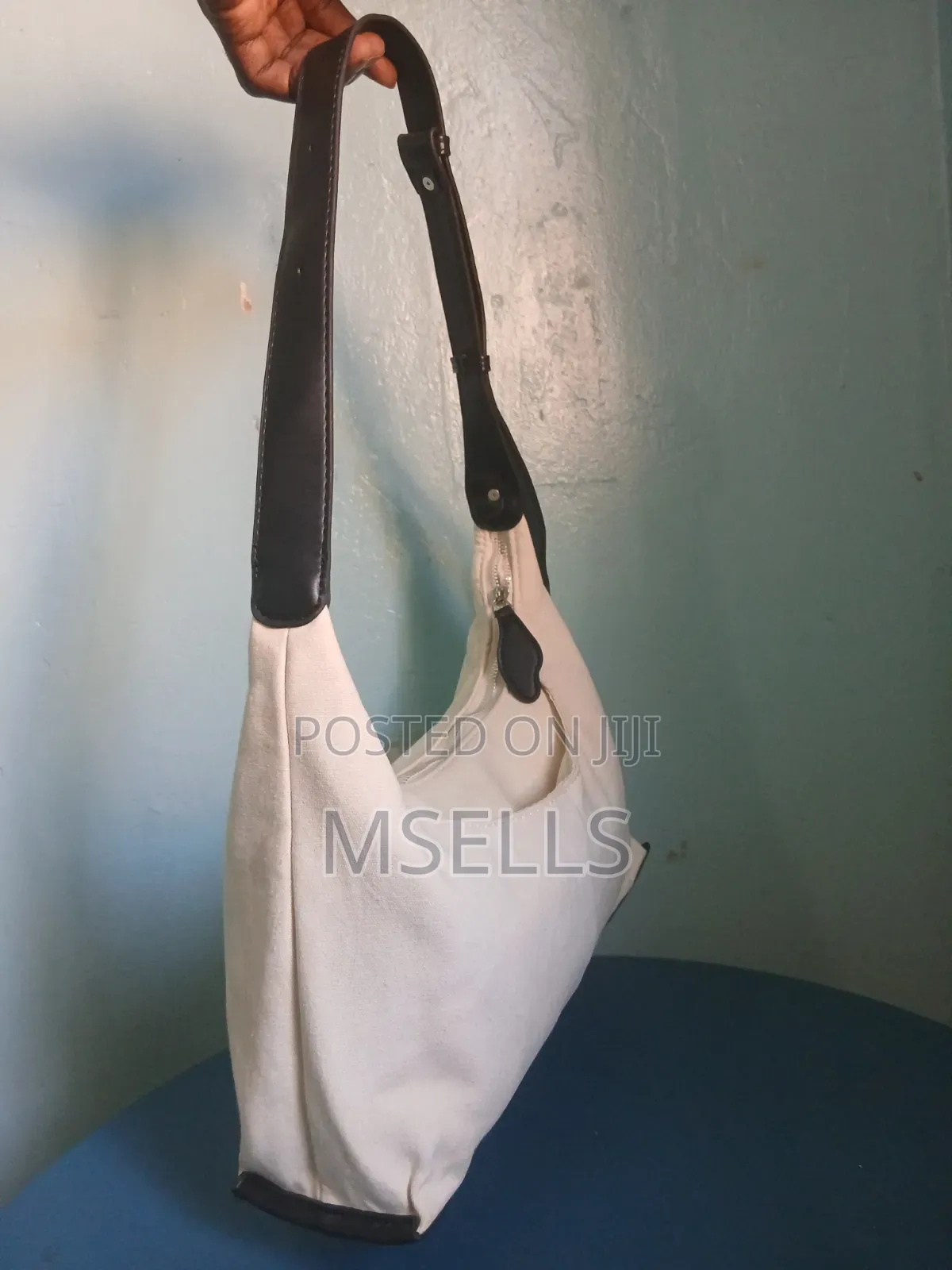 Shoulder Bag (Off White)