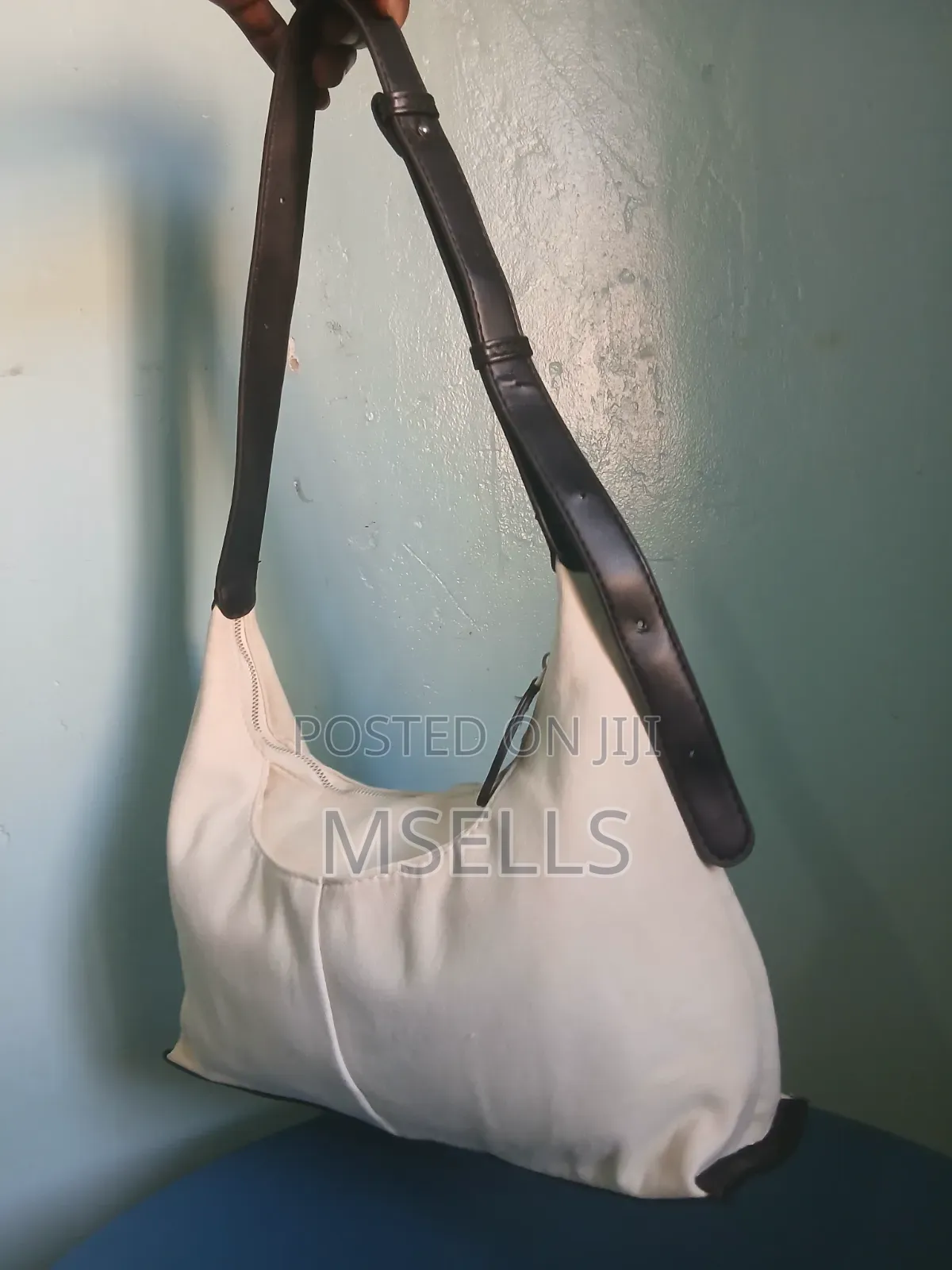 Shoulder Bag (Off White)