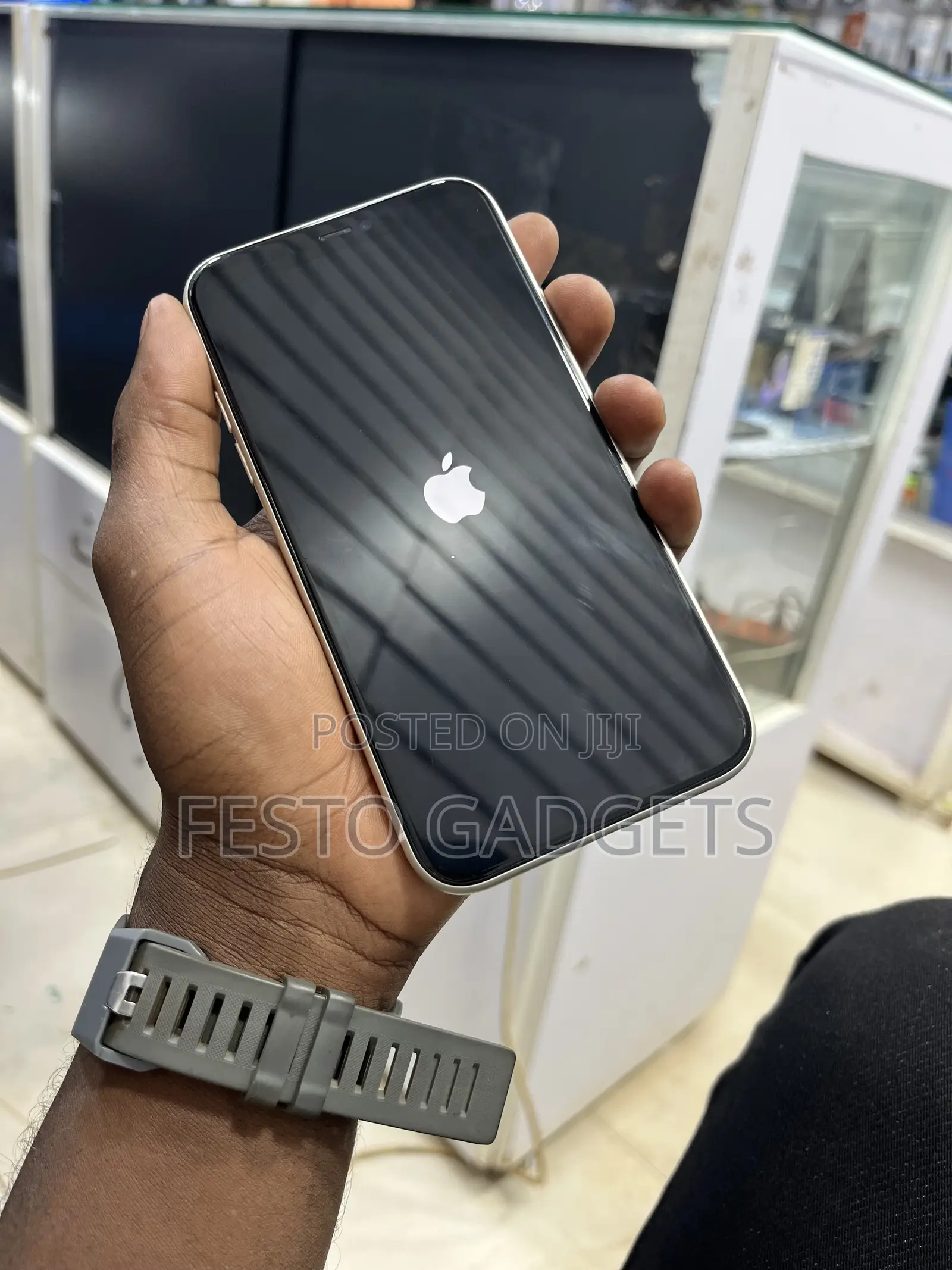 New Apple iPhone 11 128 GB White