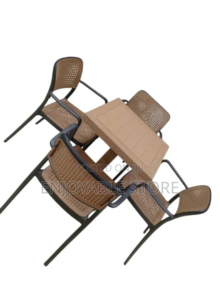 Simple Dining Plastic Table and Chairs