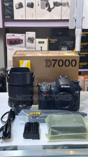 Nikon D7000 DSLR Camera Kit