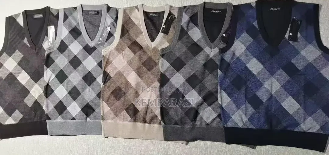 1piece Men Argyle Knitted v-Neck Sweater Vest.