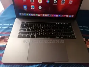 Laptop Apple MacBook Pro 2017 16GB Intel Core i7 SSD 256GB