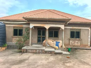 3bdrm Mansion in Seeta-Namuganga for sale