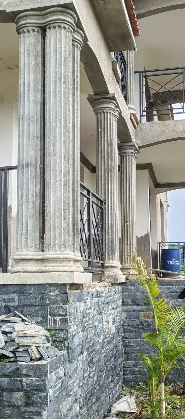 Column Grooves