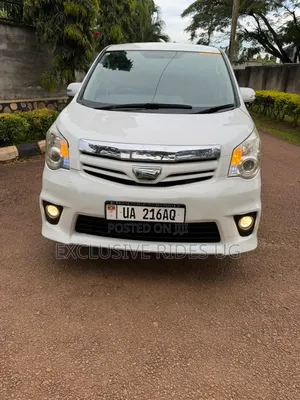 Toyota Noah 2.0 143hp AWD (8 Seater) 2012 White