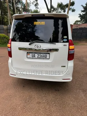 Toyota Noah 2.0 143hp AWD (8 Seater) 2012 White