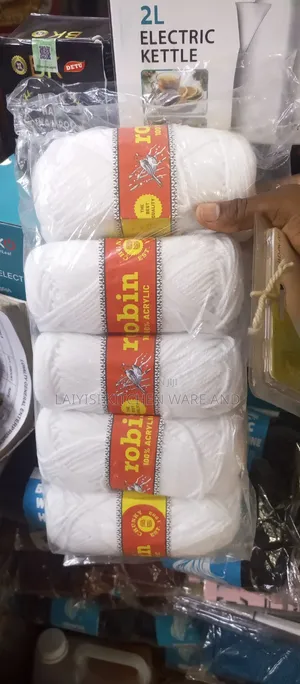 10 Pieces Of Robin White Knitting Yarn Chunky - White