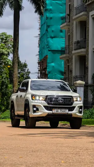 Toyota Hilux 2019 White