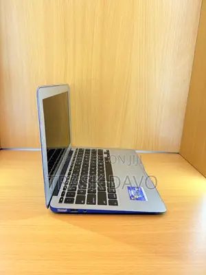Laptop Apple MacBook Air 4GB Intel Core i5 SSD 128GB