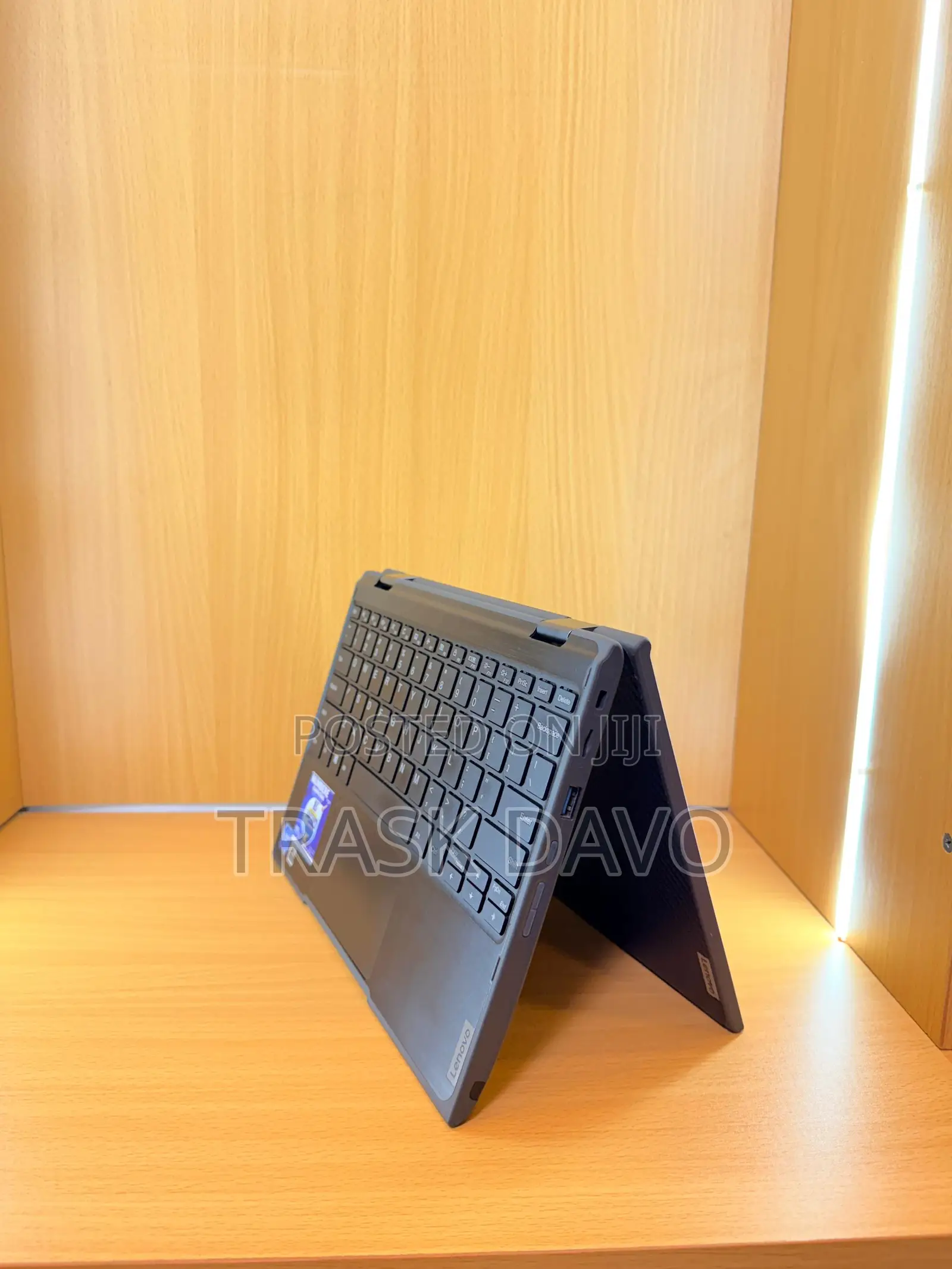 Laptop Lenovo 300e 4GB Intel Celeron SSD 128GB
