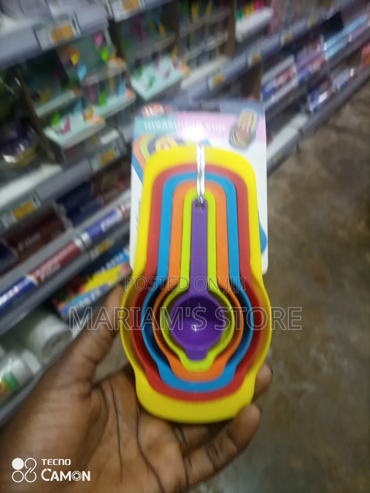 6-Piece Plastic Kitchen Measuring Spoon and Cup Set .]