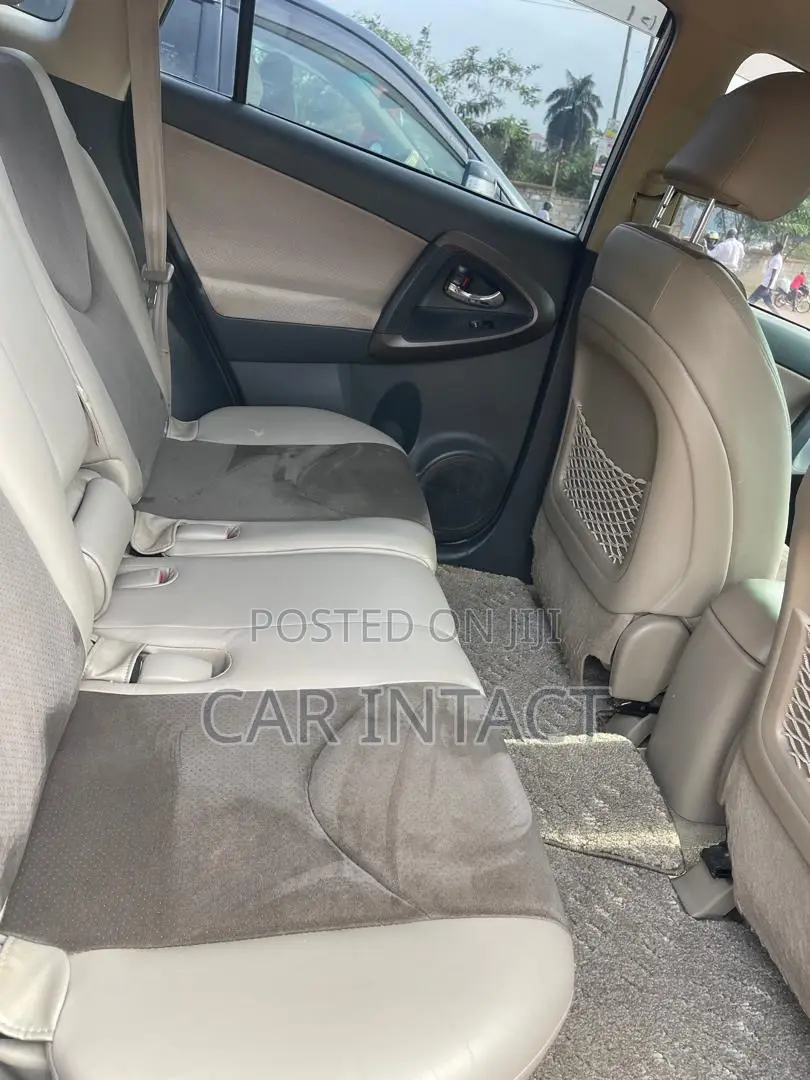 Toyota Vanguard 2009 White