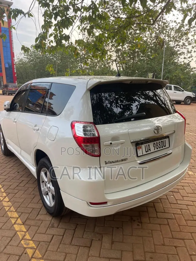 Toyota Vanguard 2009 White