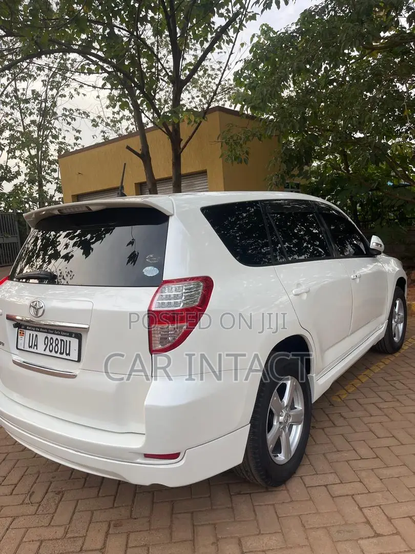 Toyota Vanguard 2009 White