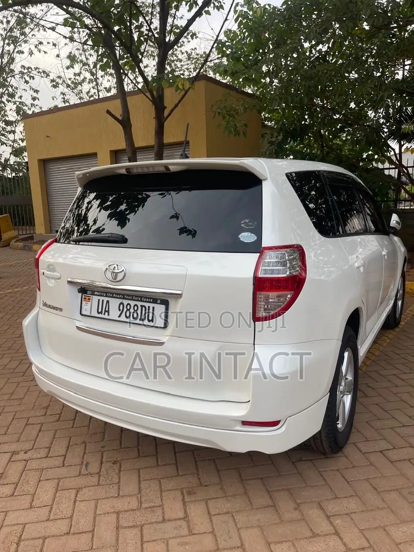 Toyota Vanguard 2009 White