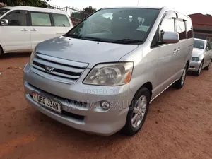 Toyota Noah 2005 Silver