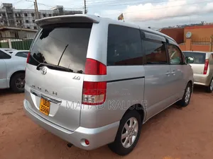 Toyota Noah 2005 Silver