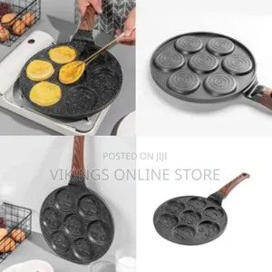 Non Stick Round Smiling Face Baking Pan- Black