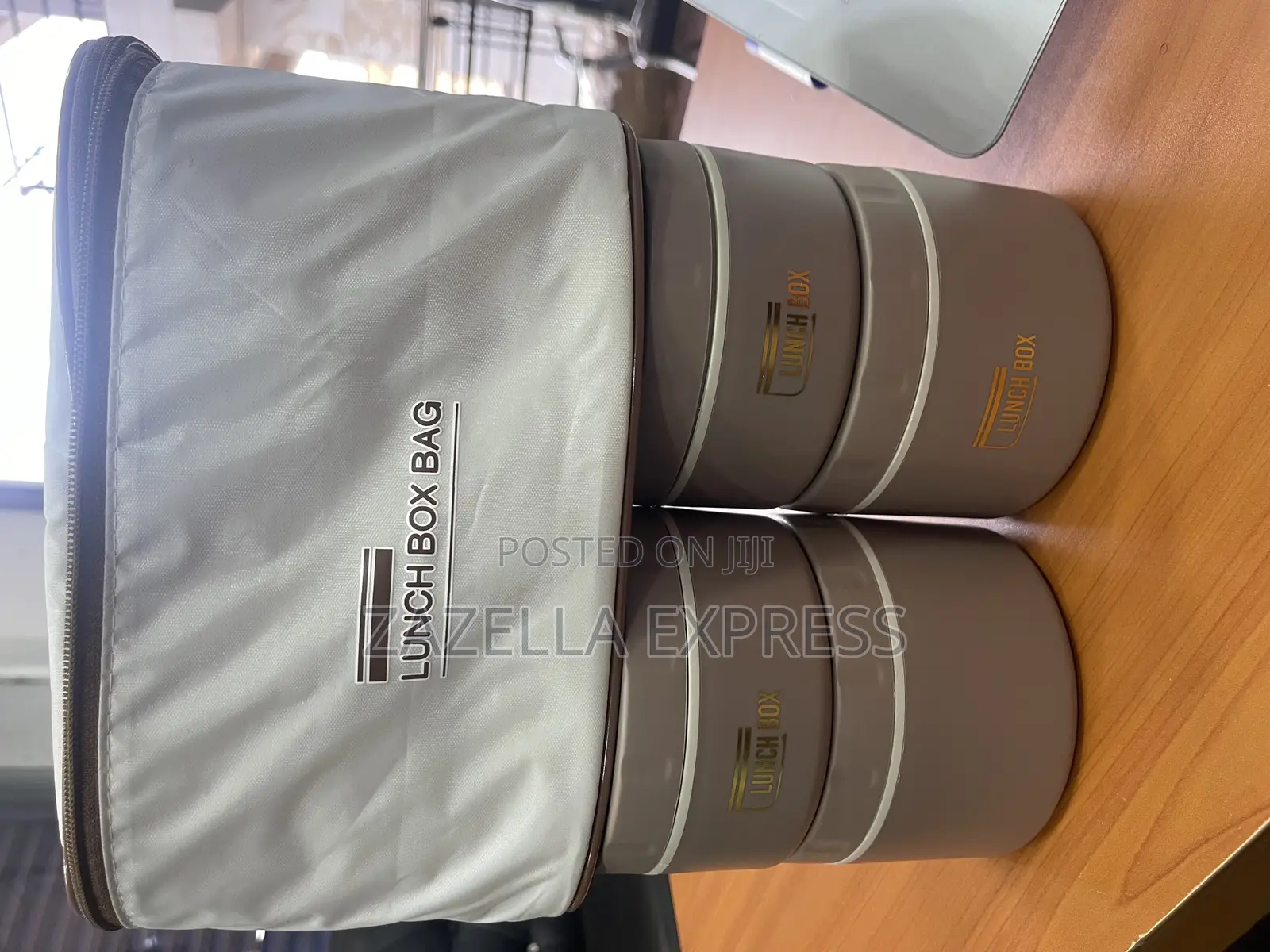Insulated Lunch Box With 4 Food Containers