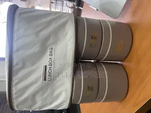 Insulated Lunch Box With 4 Food Containers