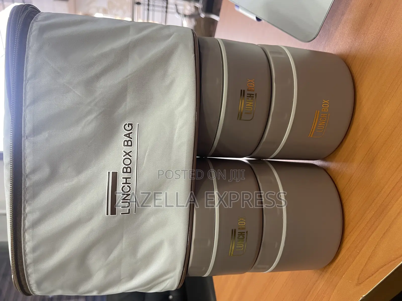 Insulated Lunch Box With 4 Food Containers