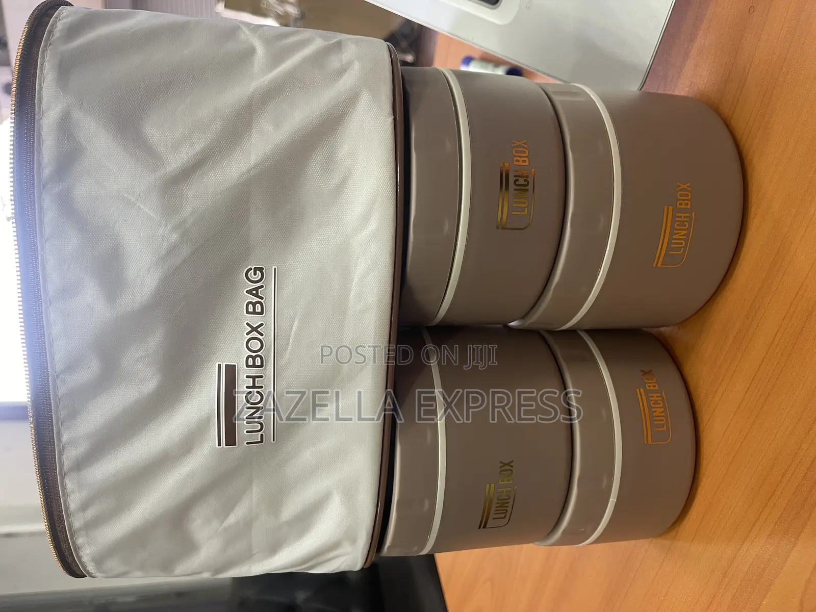 Insulated Lunch Box With 4 Food Containers