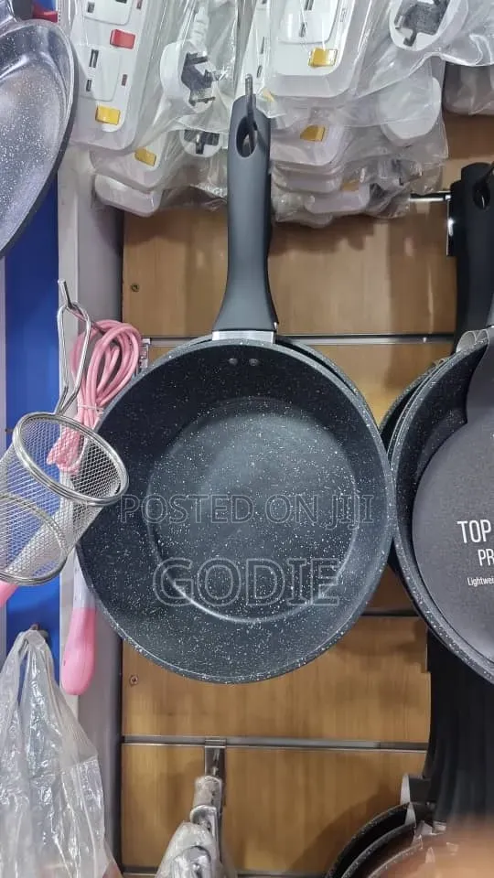 MBH Brand 28cm Non-Stick Frying Pan With a Marble Coating.