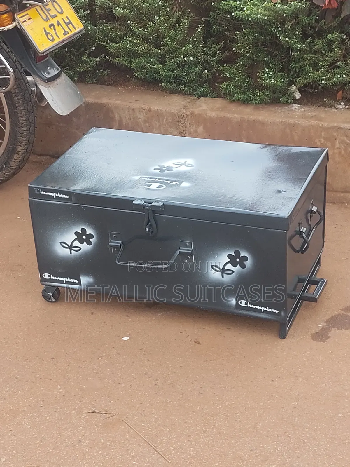 Medium Metallic Suitcase With Rollers