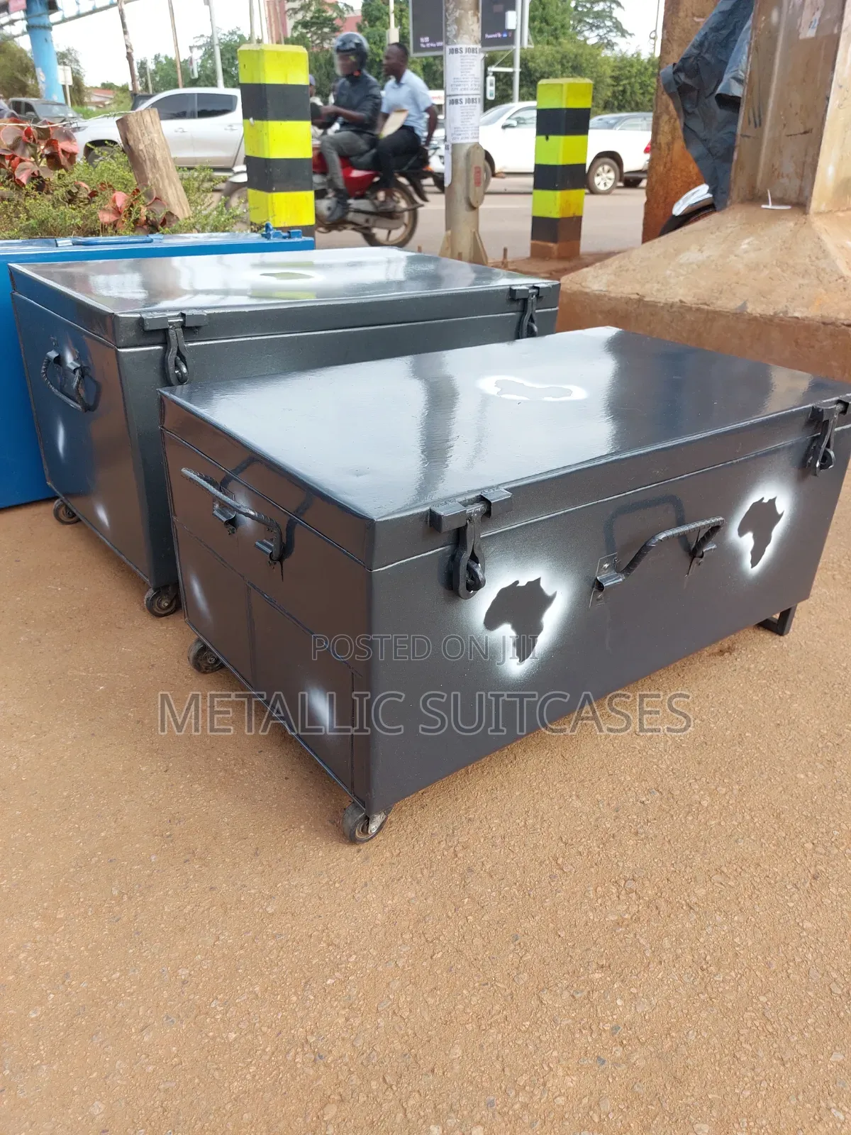 Black Medium Suitcase With Wheels
