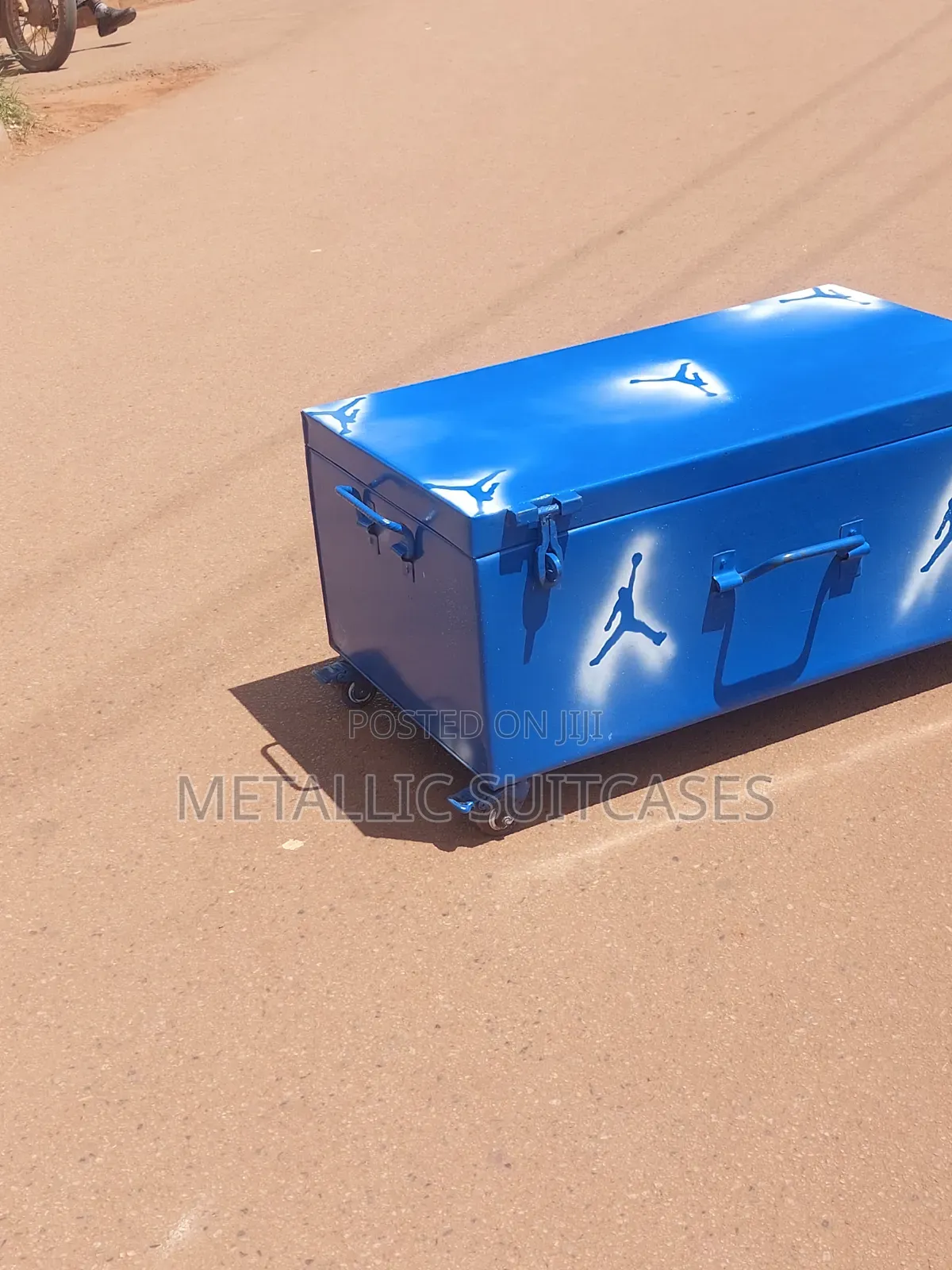 Black Medium Suitcase With Wheels